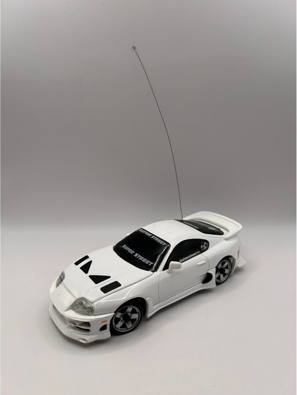 XMODS 60-8005 Toyota Supra JZA80 White Bomex + Remote, Steering Wheel Missing